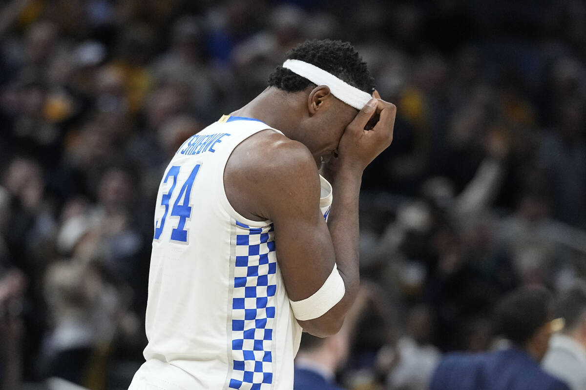 Kentucky forward Oscar Tshiebwe (34) reacts at the end of a college basketball game against Sai ...