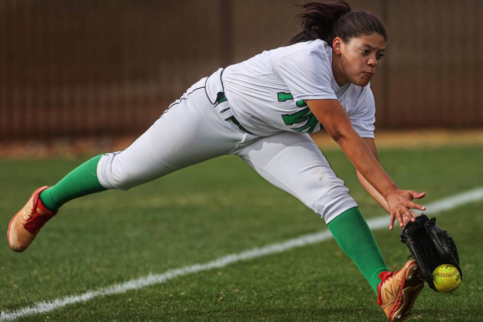 Palo Verde’s Alanna Winters dives to try to make a catch during a girls high school softball ...