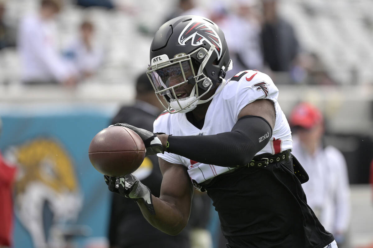 Atlanta Falcons safety Duron Harmon (21) warms up before an NFL football game against the Jacks ...