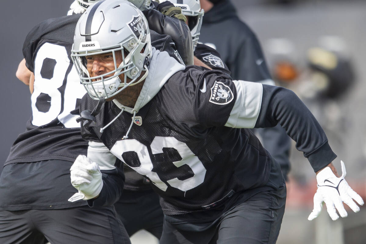 Raiders tight end Darren Waller (83) runs on the field during a practice session at Raiders hea ...