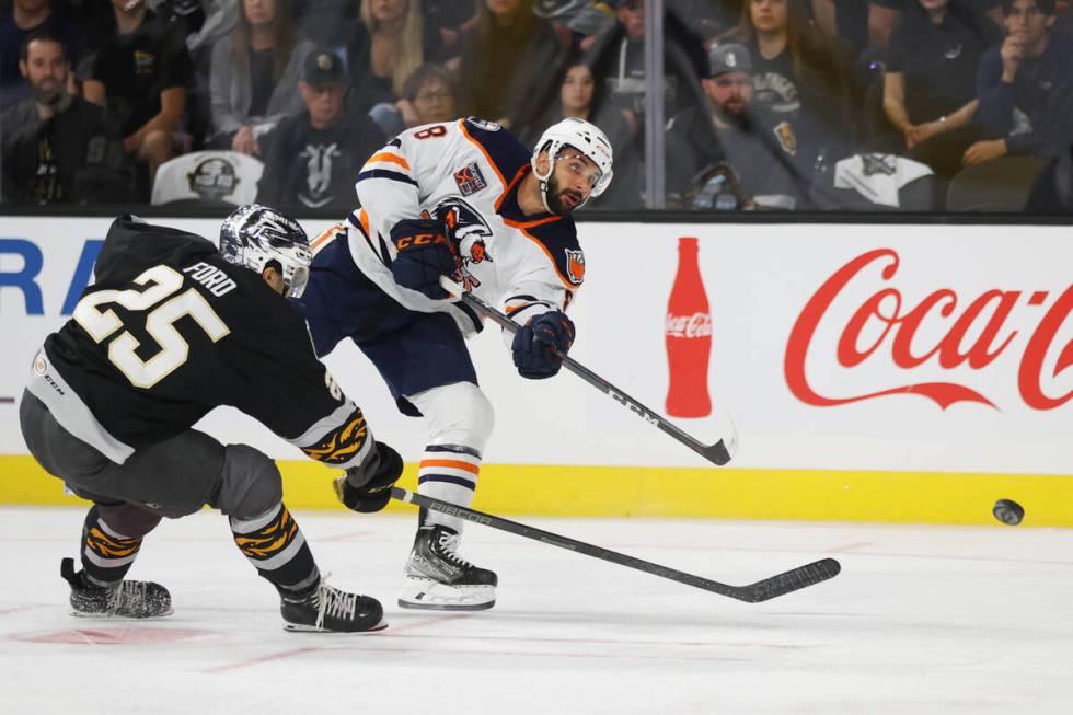 Henderson Silver Knights Connor Ford (25) defends a shot against Bakersfield Condors Yanni Kald ...