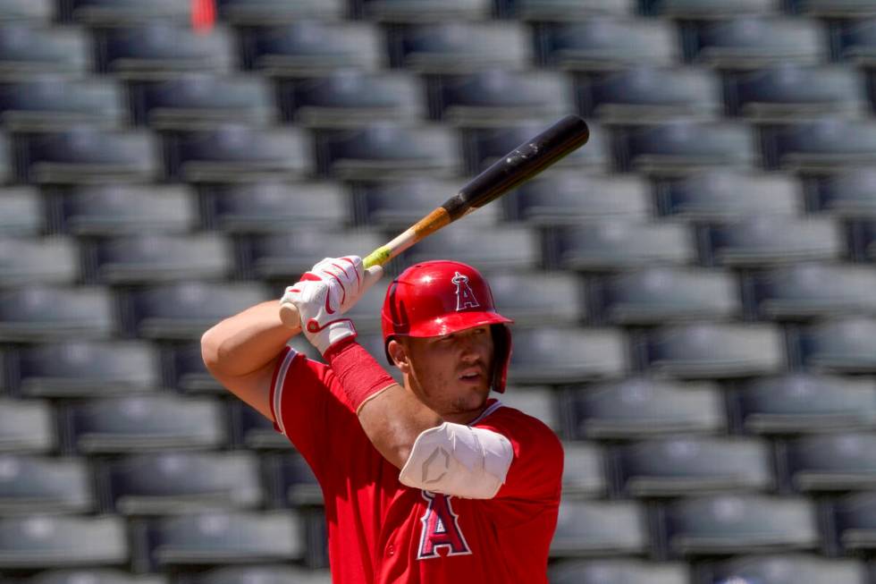 Los Angeles Angels' Mike Trout (27) hits against the Cincinnati Reds during the first inning of ...