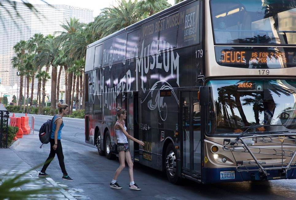Commuters board an RTC bus near Caesars Palace Thursday, June 4, 2020, in Las Vegas. (Bizuayehu ...