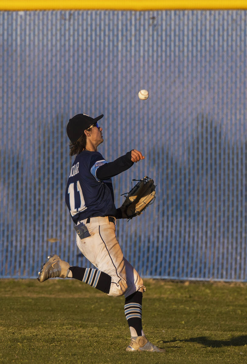 Centennial’s Randy Dobar (14) tries to track down a fly ball during a boys high school b ...