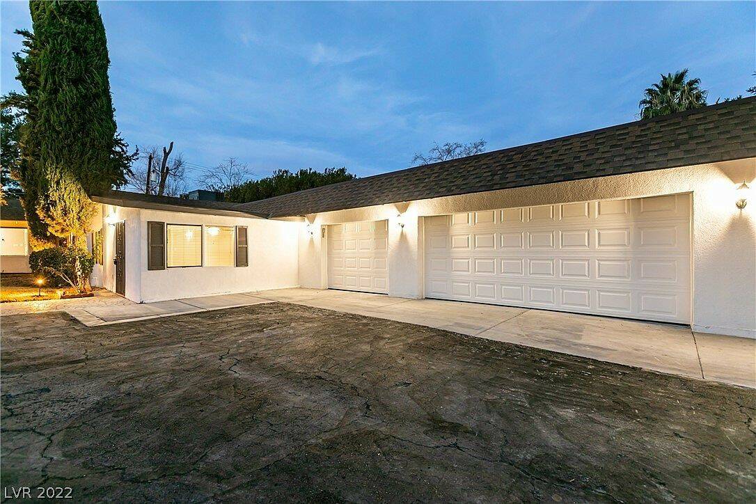 The garage. (South Bay Realty)