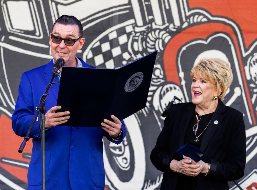 Viva Las Vegas Rockabilly Weekend's promoter Tom Ingram, left, receives a key to the city from ...