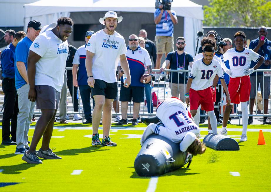 A 2022 NFL draft prospect Aidan Hutchinson of Michigan, center, and Ikem Ekwonu of North Caroli ...