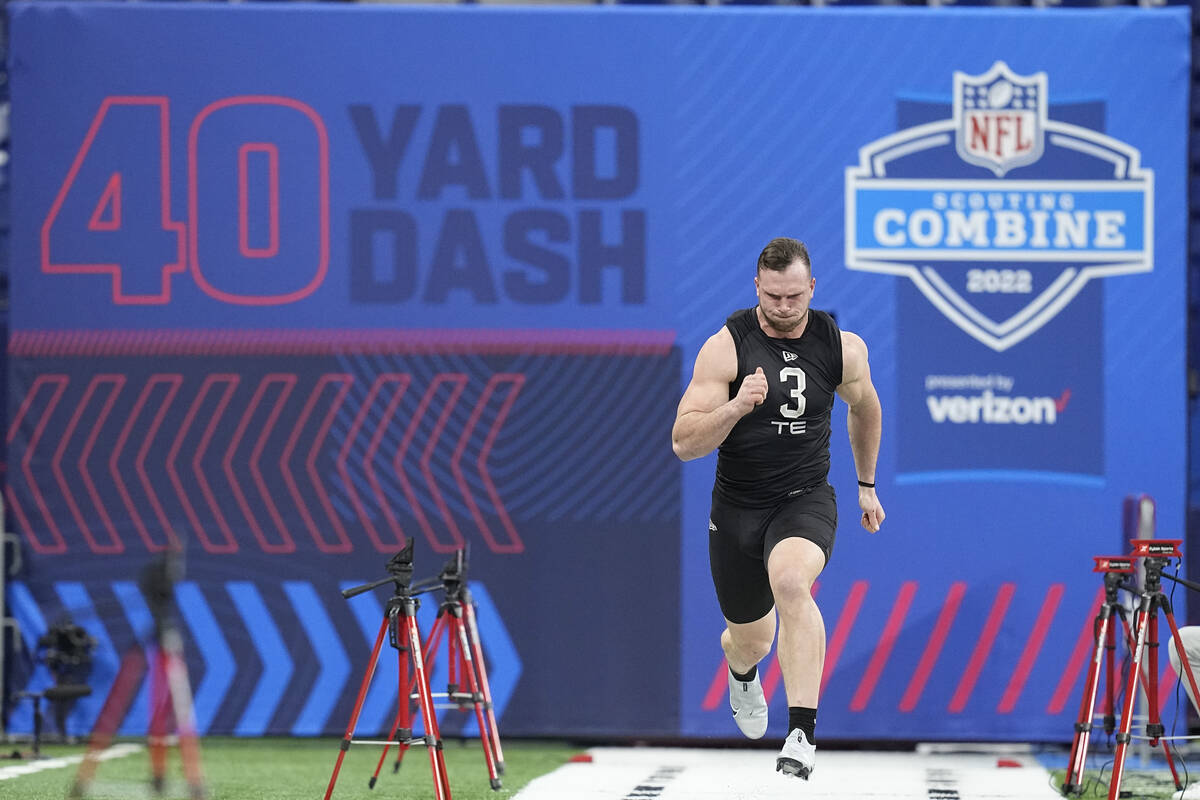 San Diego State tight end Daniel Bellinger runs the 40-yard dash during the NFL football scouti ...