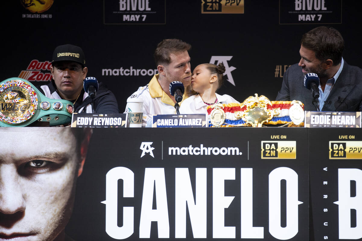 Saul “Canelo” Alvarez, center, with his daughter Maria Fernanda, talks to boxing ...