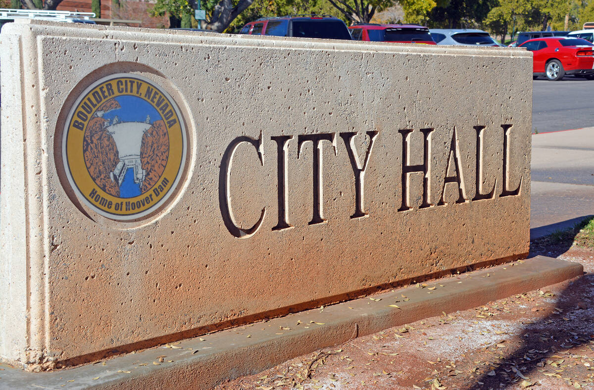 Boulder City City Hall at 401 California Ave. (Celia Shortt Goodyear/Boulder City Review)