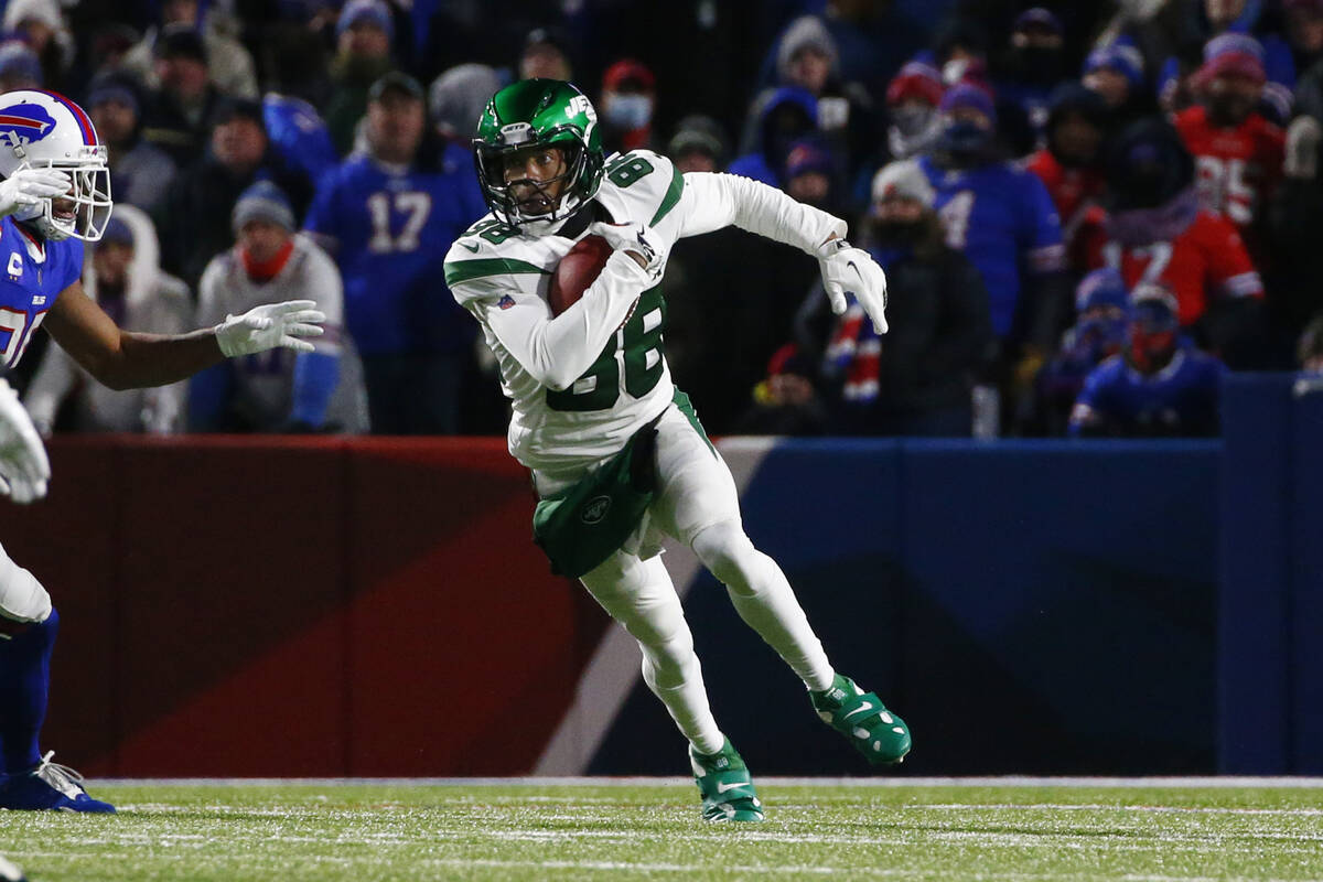 New York Jets wide receiver Keelan Cole (88) carries the ball during the second half of an NFL ...