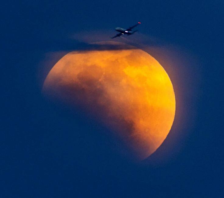 The first total lunar eclipse of 2022 occurred Sunday night. (L.E. Baskow) @Left_Eye_Images