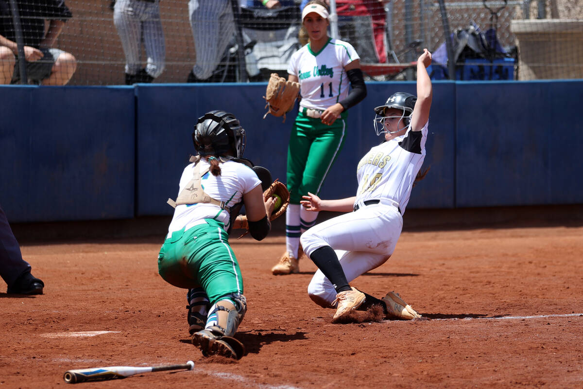 Green Valley's Angelina Ortega (6) tags out Faith Lutheran's McKenna Young (19) at home plate d ...