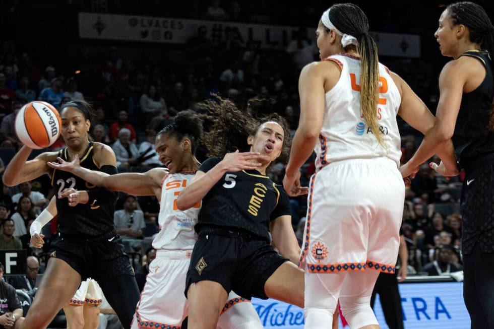 Las Vegas Aces forward Dearica Hamby (5), Connecticut Sun forward Alyssa Thomas (25) and Las Ve ...