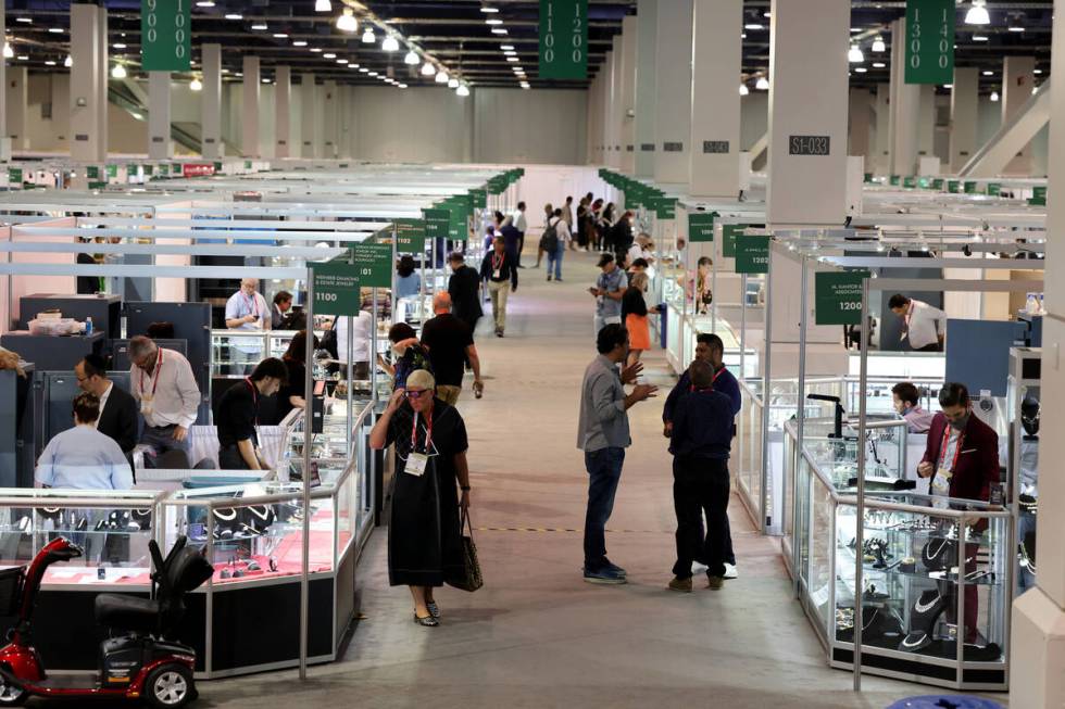 Conventioneers browse exhibitors during the Las Vegas Antique Jewelry and Watch Show at the Las ...