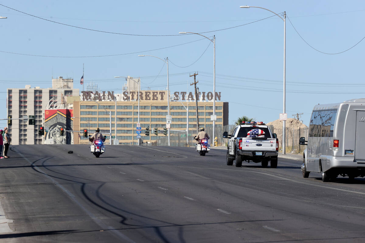 People watch a procession for Las Vegas police Detective Justin Terry at Palm Downtown Mortuary ...