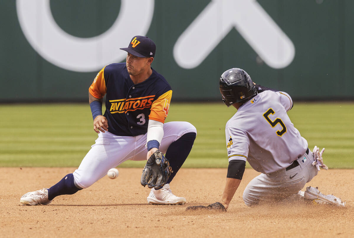 Aviators second baseman Christian Lopes (3) tries to field a low throw as Salt Lake Bees Kean W ...