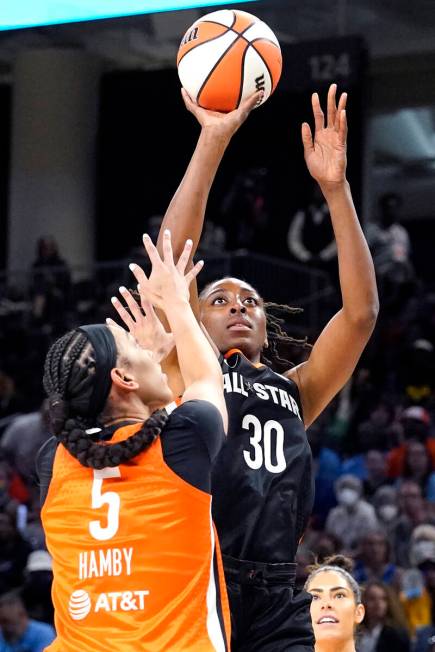 Team Stewart's Nneka Ogwumike, right, shoots against Team Wilson's Dearica Hamby during the fir ...