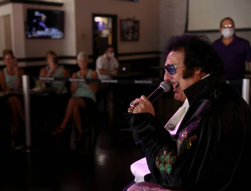 Pete "Big Elvis" Vallee performs at the Piano Bar at Harrah's Las Vegas in his first ...