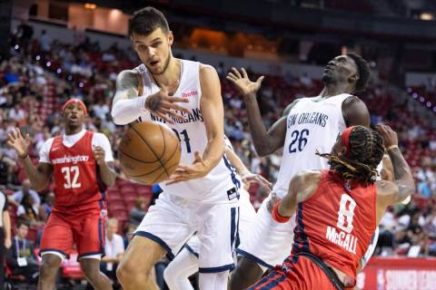 Washington Wizards' Tahjere McCall (8) and New Orleans Pelicans' Deividas Sirvydis (91) fight f ...
