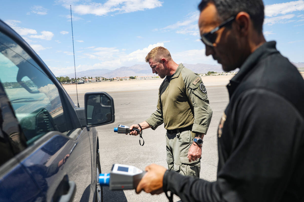 Luke Nelson, a North Las Vegas SWAT officer, left, works alongside Robert Schumann, a North Las ...