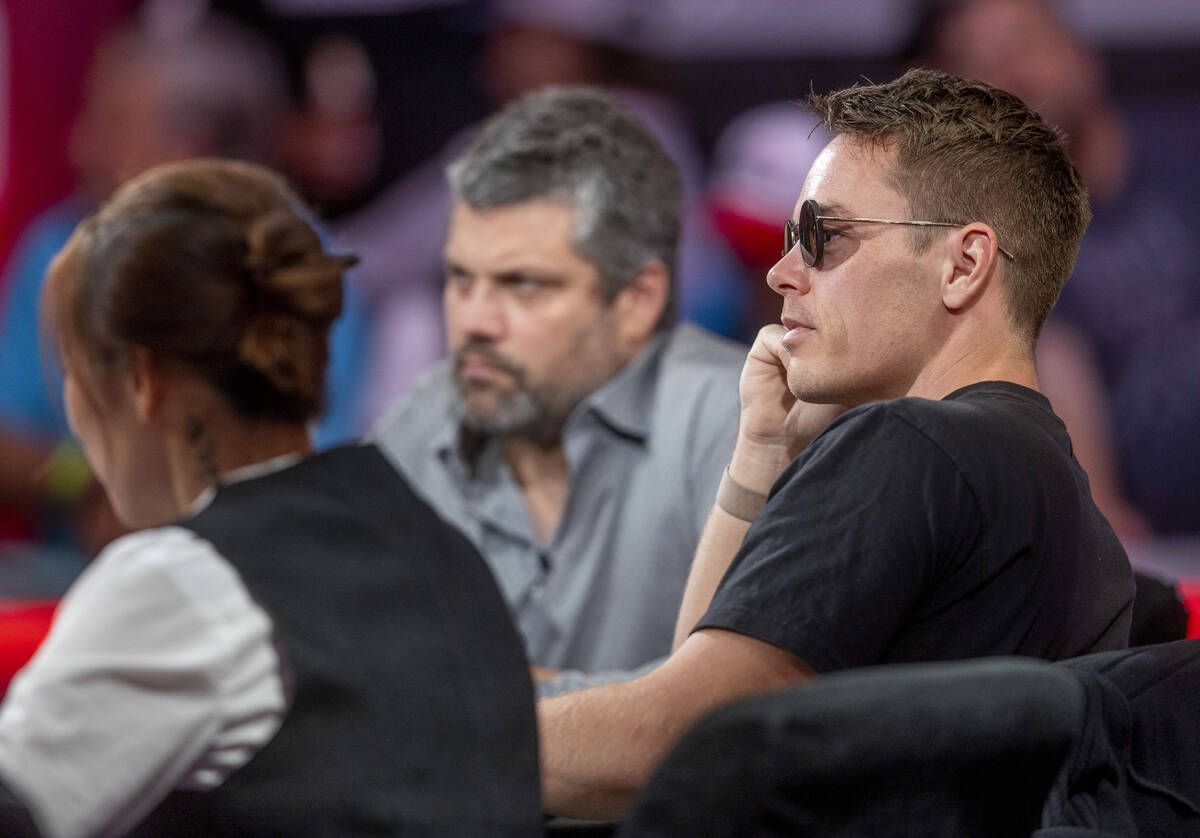 Players Espen Jørstad (right) and Aaron Duzcak watch hands being played during final table ...
