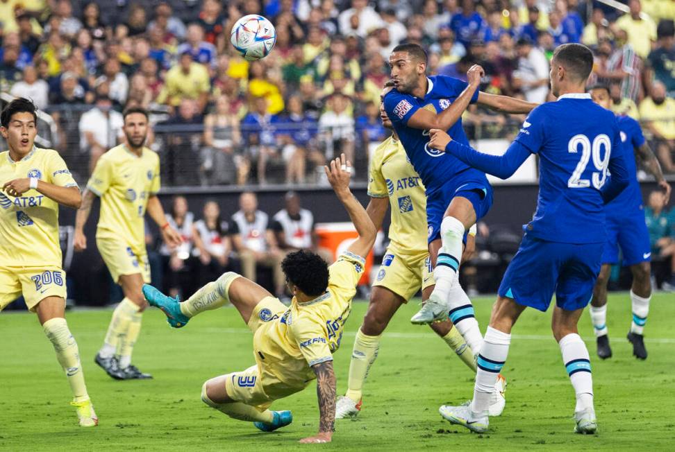 Chelsea’s Hakim Ziyech (22) competes for a ball with Club América players off a cor ...