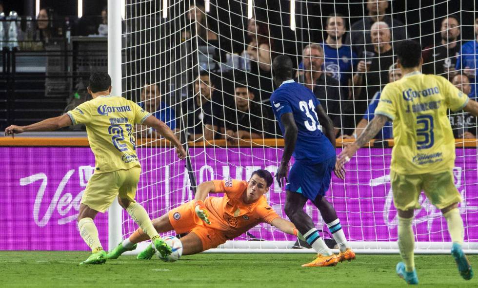 Chelsea’s Kepa Arrizabalaga (1) makes a save against Club América’s Henry Ma ...