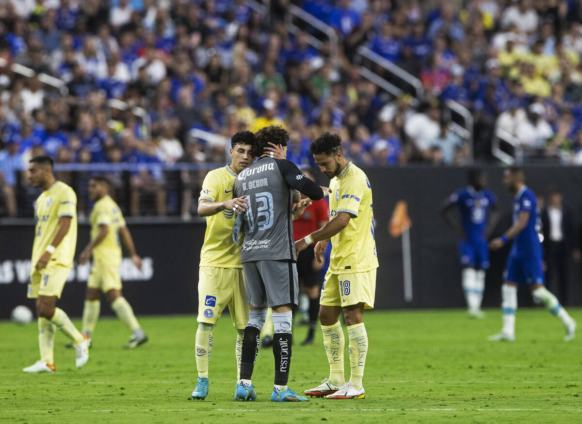 Club América’s Guillermo Ochoa (13) is hugged by teammates after leaving the field ...