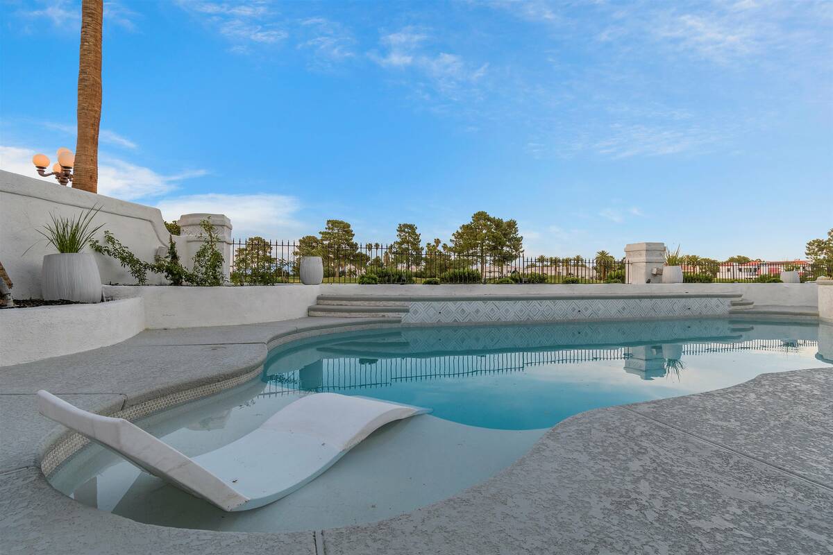 The pool area has a sweeping view of the Las Vegas Strip and the golf course. (Darin Marques Group)