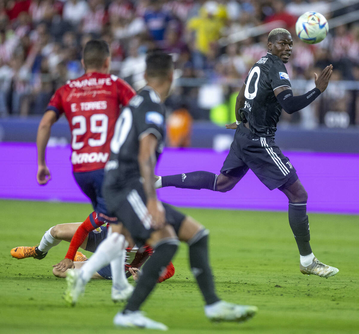 Juventus forward Alexis Vega (10) eyes the ball versus Chivas Guadalajara during the first half ...