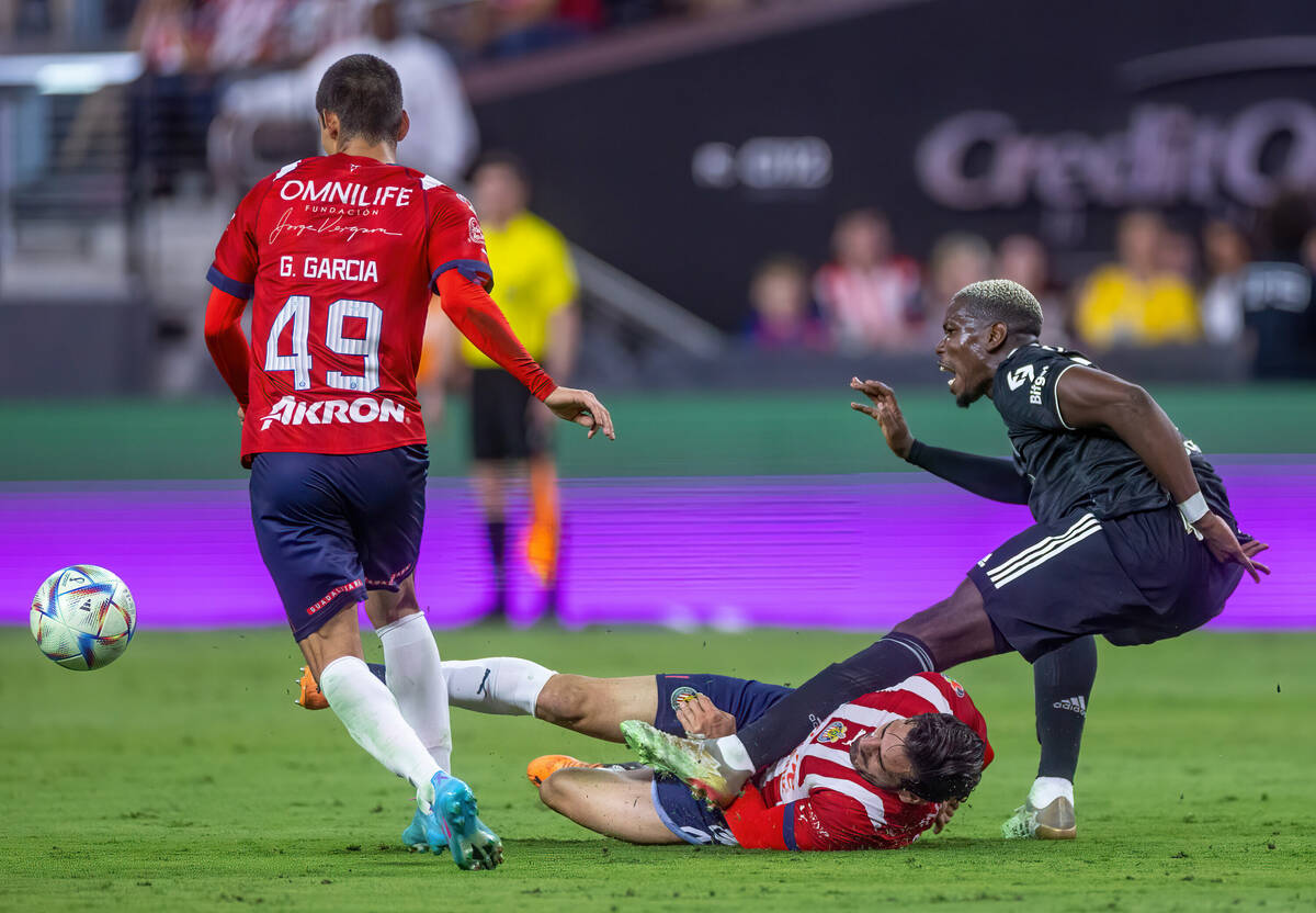 Chivas Guadalajara defender Antonio Briseno (4) slide underneath Juventus midfielder Paul Pogba ...