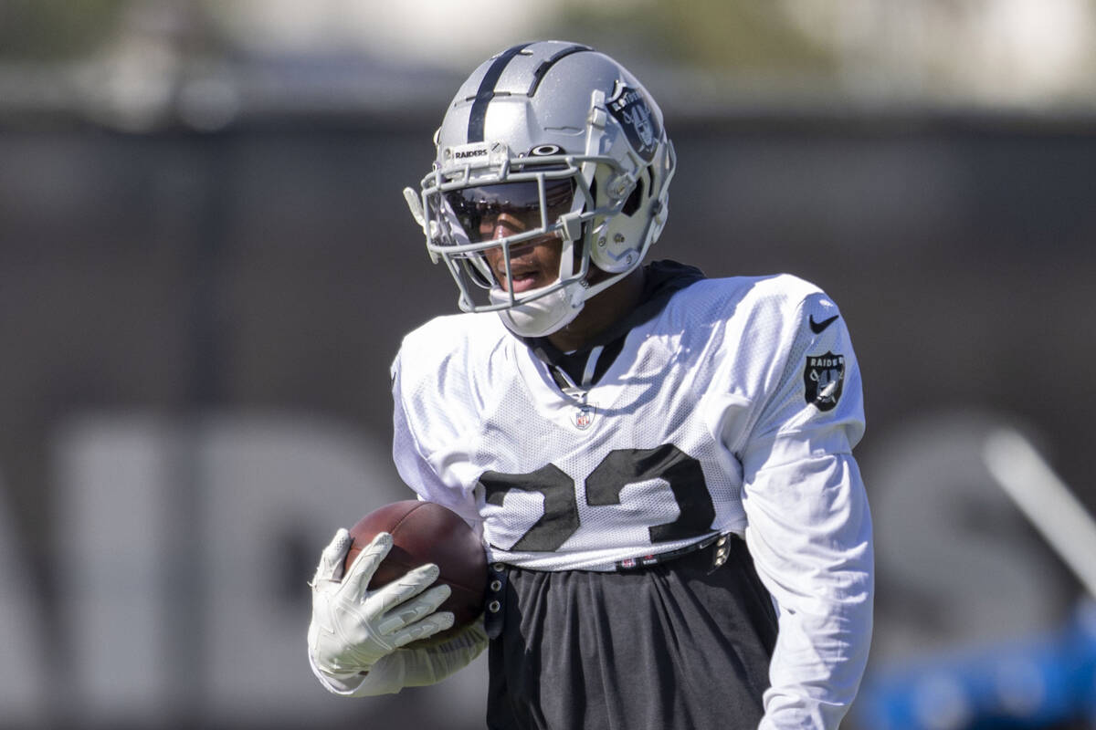 Raiders running back Kenyan Drake (23) holds onto the football after a drill during the team&#x ...