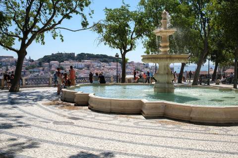 Lisbon’s scenic miradouros provide an opportunity for both meditation and interaction. (T.R. ...