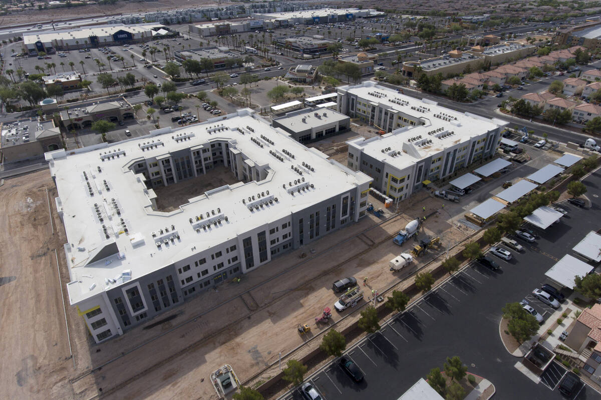 Construction of the Ely at Fort Apache apartment complex on Wednesday, Aug. 3, 2022, in Las Veg ...