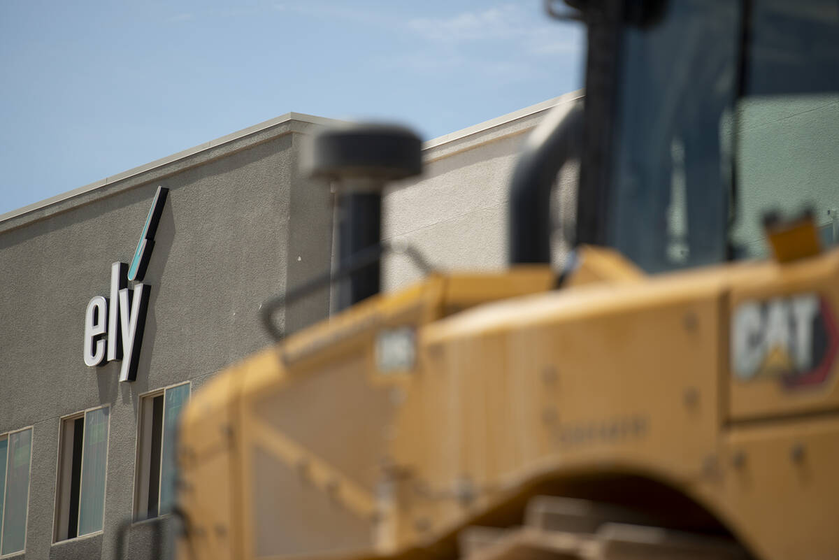 Construction of the Ely at Fort Apache apartment complex on Wednesday, Aug. 3, 2022, in Las Veg ...