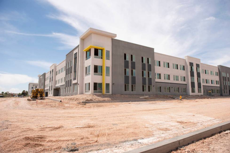 Construction of the Ely at Fort Apache apartment complex on Wednesday, Aug. 3, 2022, in Las Veg ...