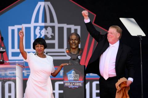 Mark Davis, right, and Elaine Anderson, Cliff Branch's sister, unveil the bust of the former NF ...