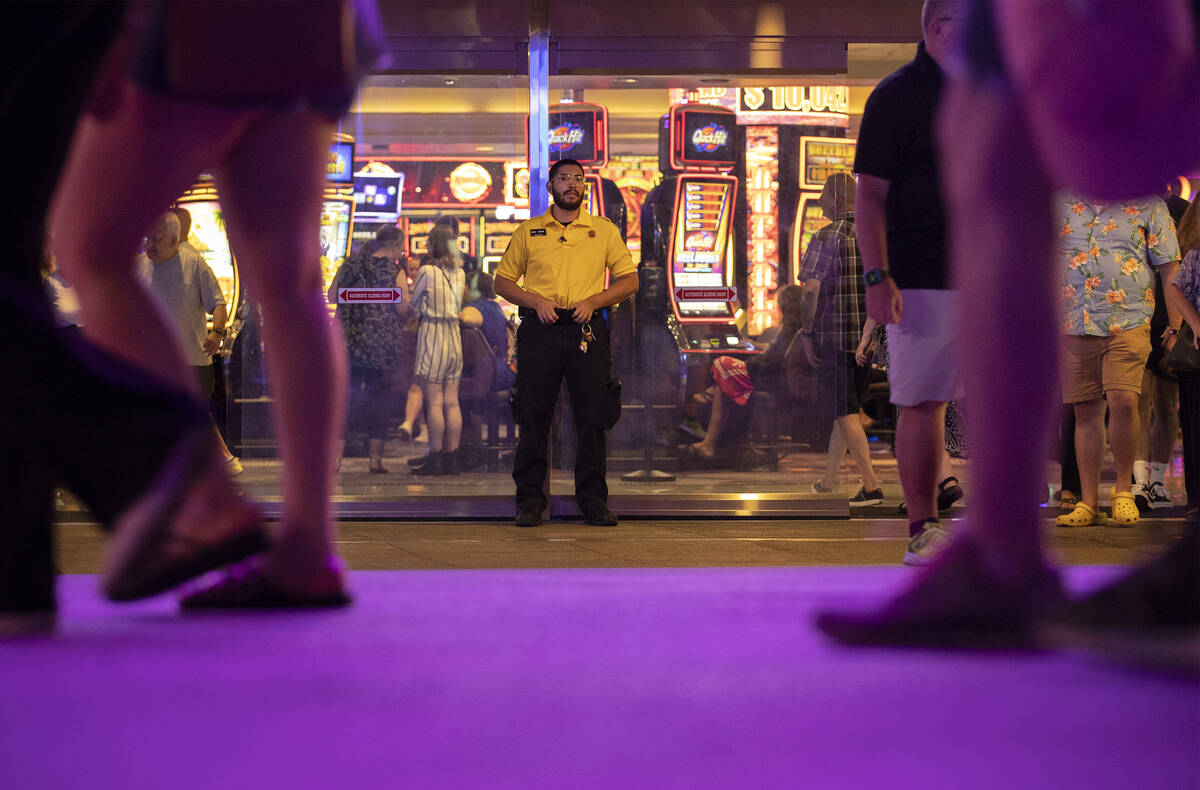 A security guard is posted outside Harrah’s on the Las Vegas Strip, Tuesday, Aug. 2, 2022. (E ...
