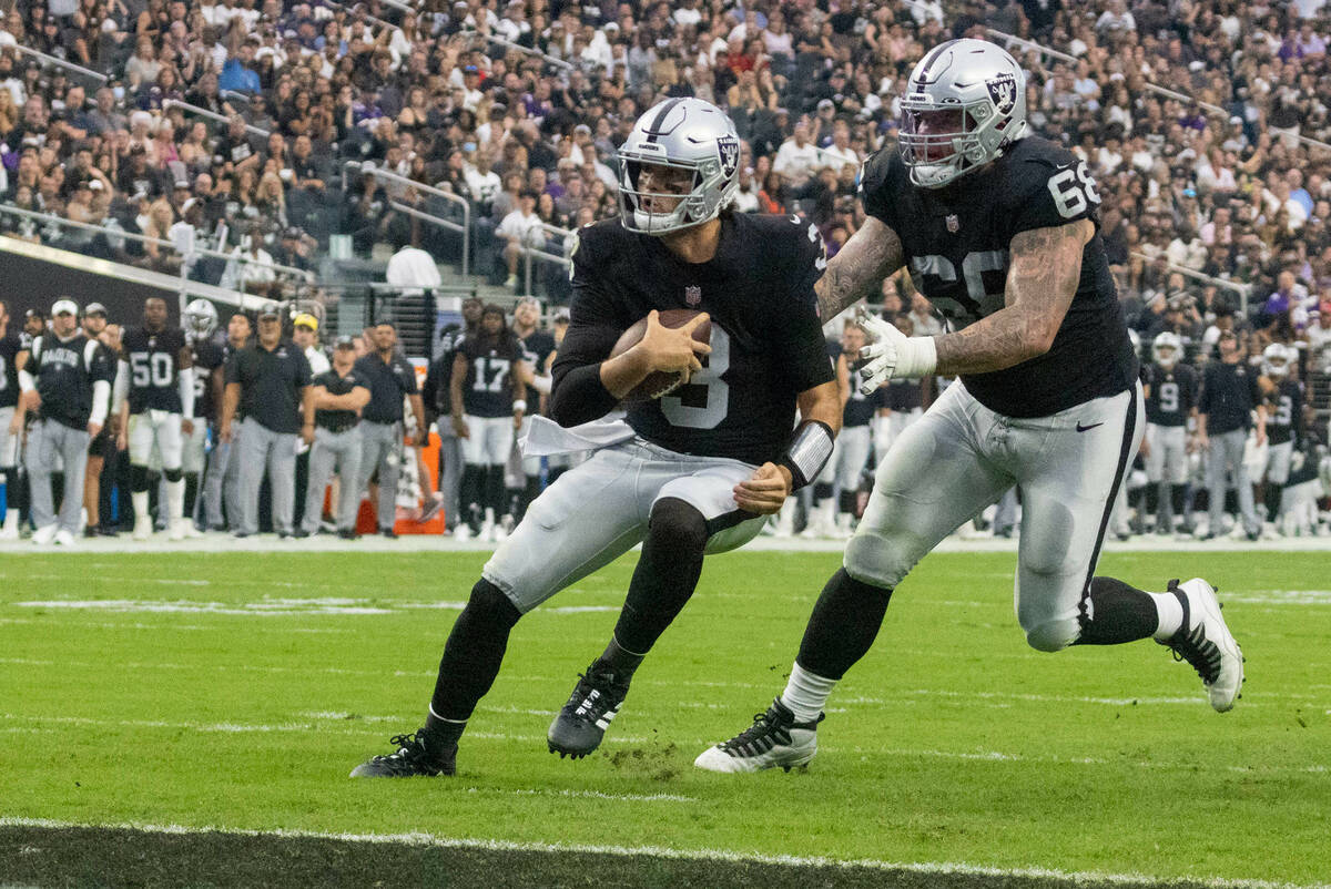 Raiders quarterback Jarrett Stidham (3) rushes into the end zone for a touchdown aided by cente ...
