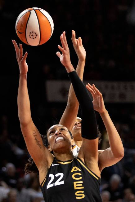 Phoenix Mercury forward Brianna Turner (21) shoot against Las Vegas Aces forward A'ja Wilson (2 ...