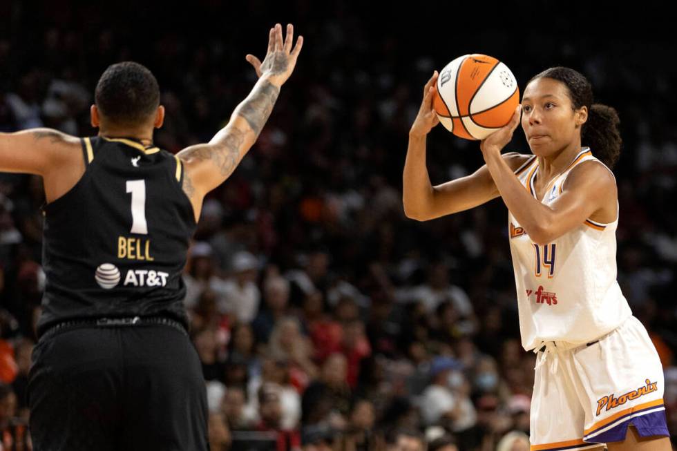 Phoenix Mercury forward Sam Thomas (14), who is from Las Vegas, shoots against Las Vegas Aces g ...