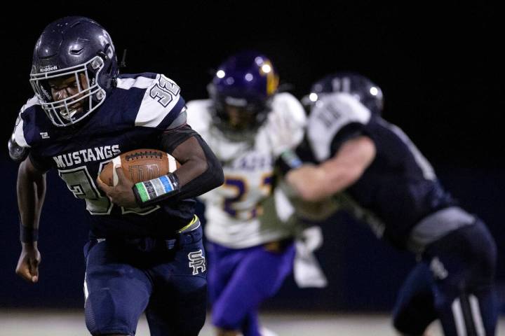 Shadow Ridge slotback Jon Wilson (32) breaks away with the ball before scoring a touchdown duri ...