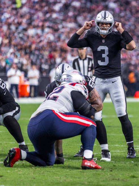 Raiders quarterback Jarrett Stidham (3) calls a play versus the Patriots during the first half ...