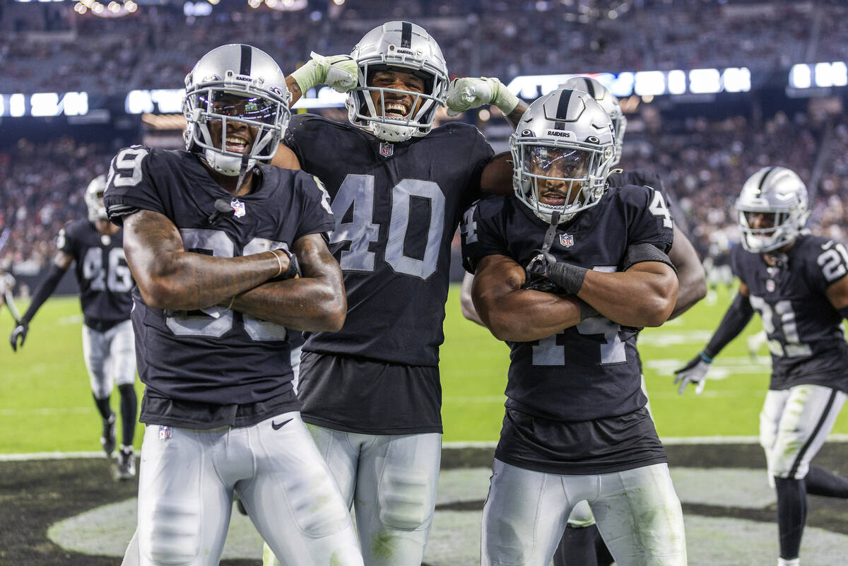 Raiders wide receiver Isaiah Zuber (89), safety Isaiah Pola-Mao (40) and cornerback Bryce Cosby ...