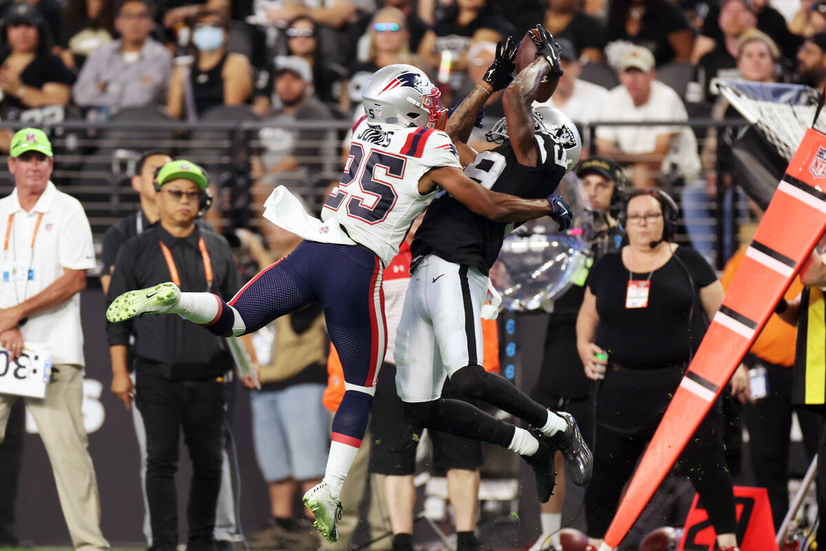 Raiders wide receiver Isaiah Zuber (89) makes a catch under pressure from New England Patriots ...