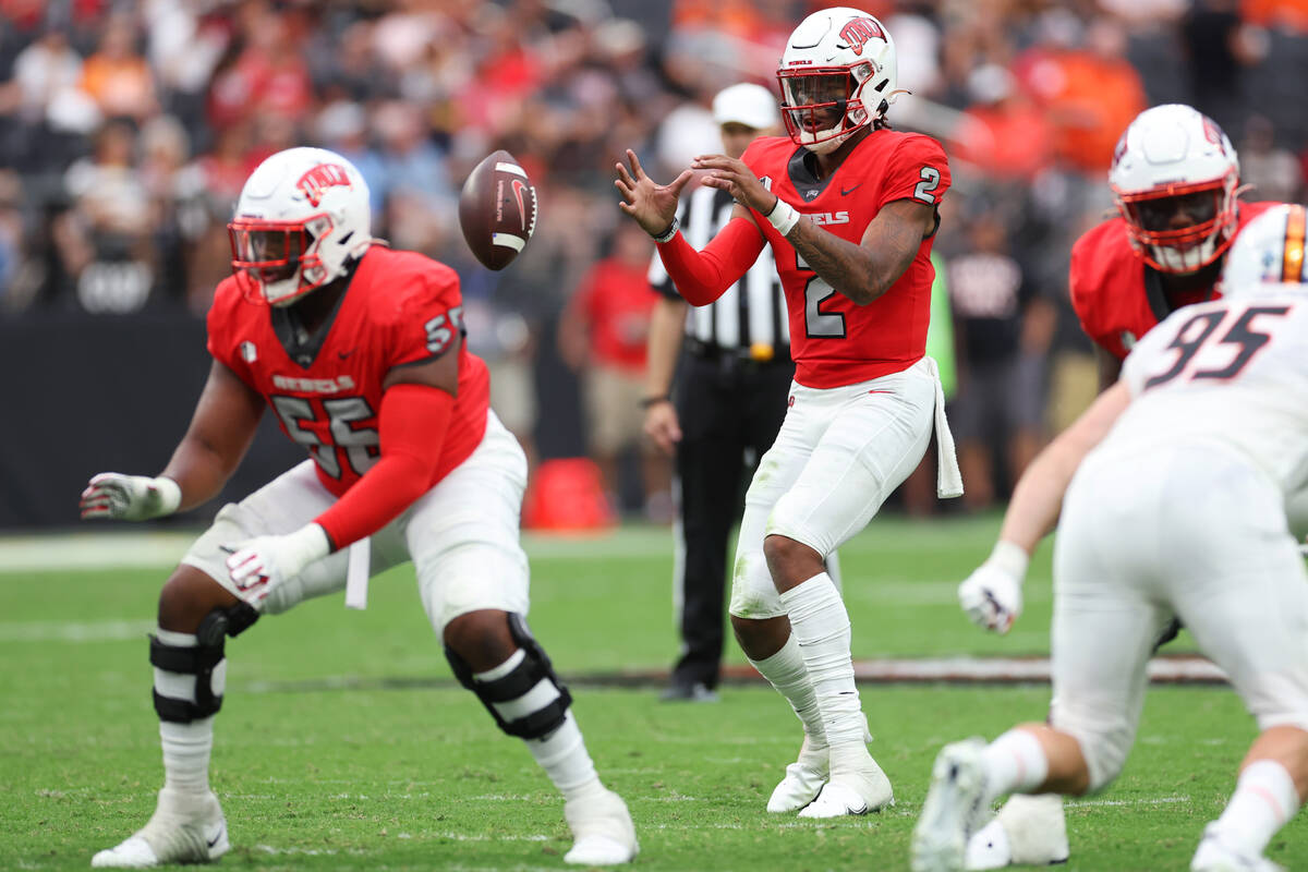 UNLV Rebels quarterback Doug Brumfield (2) reaches for a snapped ball during the first half of ...