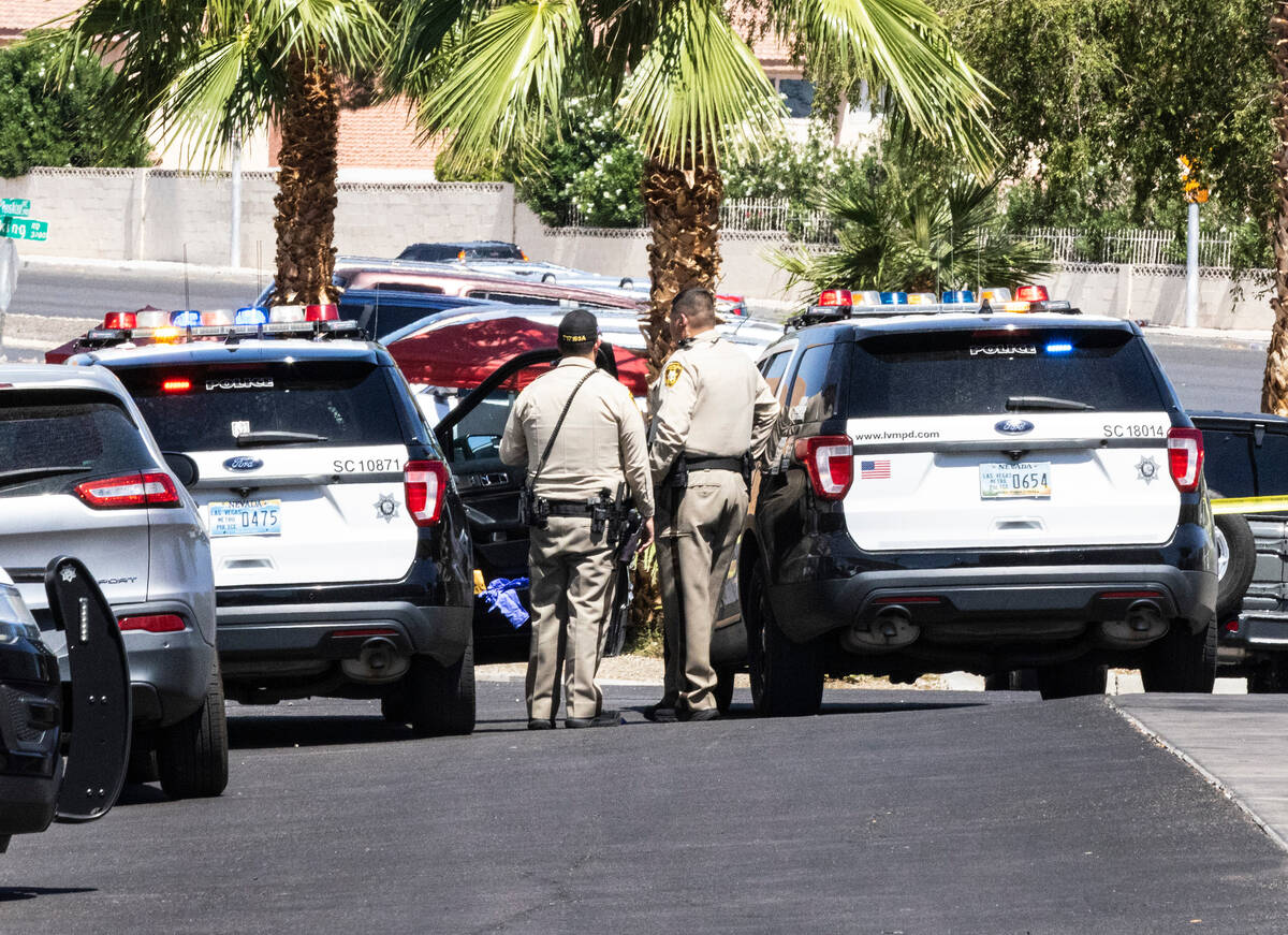 Las Vegas police investigate a shooting at he 3300 block of East Flamingo Road, on Monday, Aug. ...