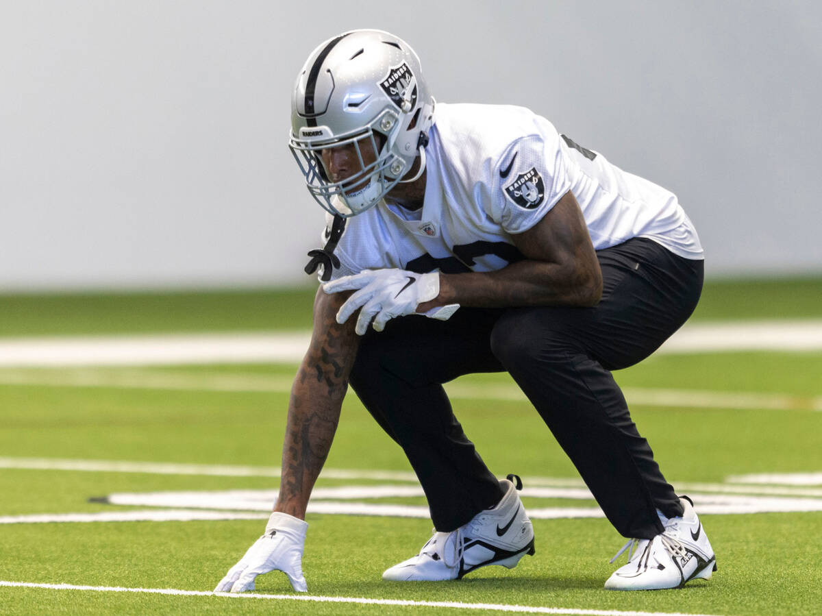 Raiders tight end Darren Waller (83) sets himself up during practice at the Intermountain Healt ...