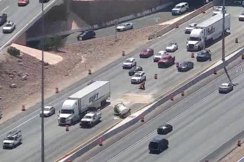 Crews attempt to clean up debris on northbound I-15 on Thurs., Sep. 1, 2022 (Las Vegas Review-J ...